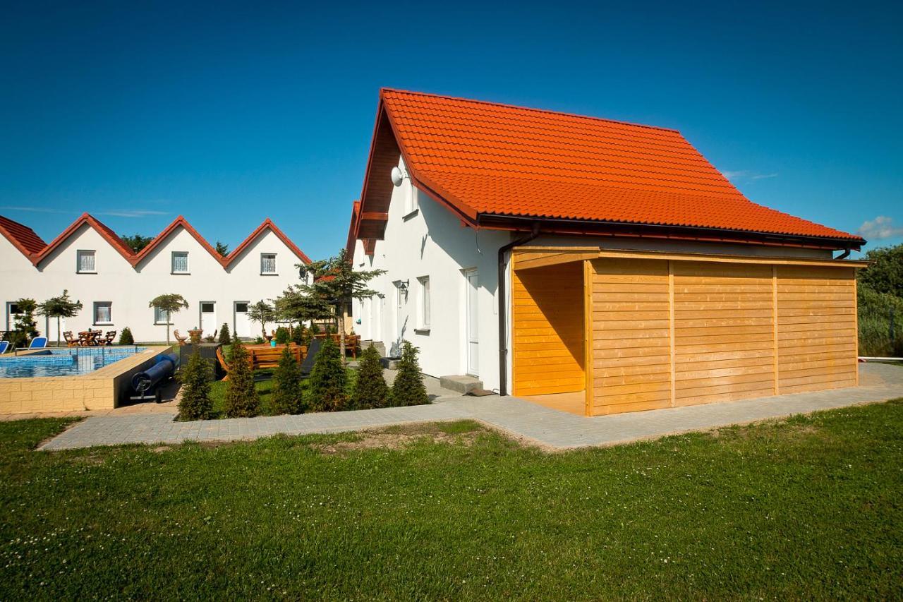 Aqua Fun Domki Z Basenem Ujście-Darłowskie Exterior foto