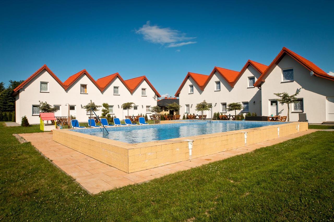 Aqua Fun Domki Z Basenem Ujście-Darłowskie Exterior foto